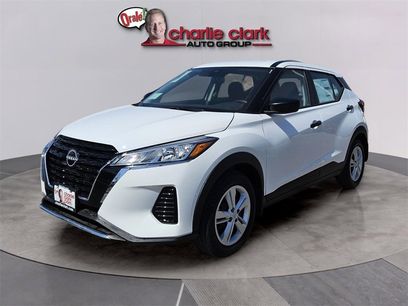 New 2025 Nissan Kicks Play S