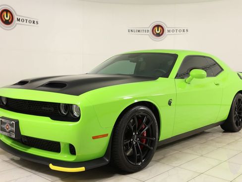 Used 2023 Dodge Challenger SRT Hellcat w/ Driver Convenience Group RWD image 5