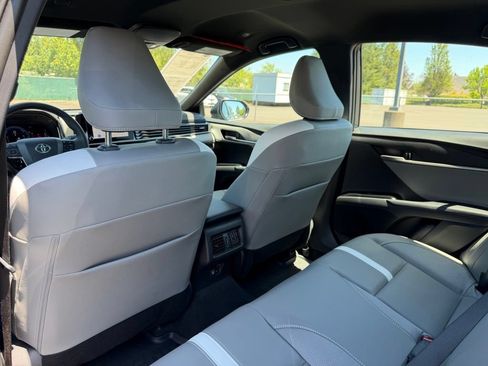 Used 2025 Toyota Camry SE FWD image 31