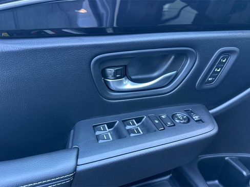 Used 2025 Honda Pilot EX-L image 10