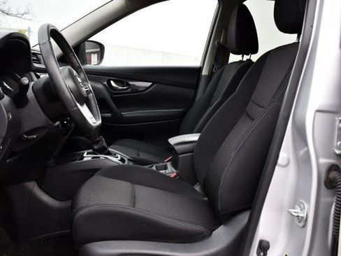 Used 2018 Nissan Rogue SV w/ Premium Package image 11