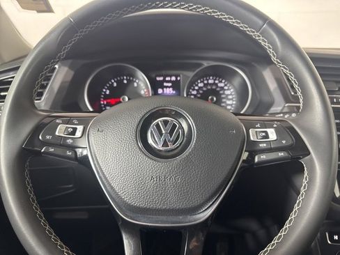 Certified 2021 Volkswagen Tiguan SE w/ Panoramic Sunroof Package image 18