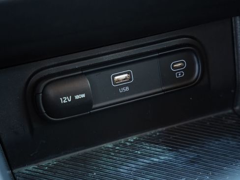 Used 2025 Kia Sportage LX image 15