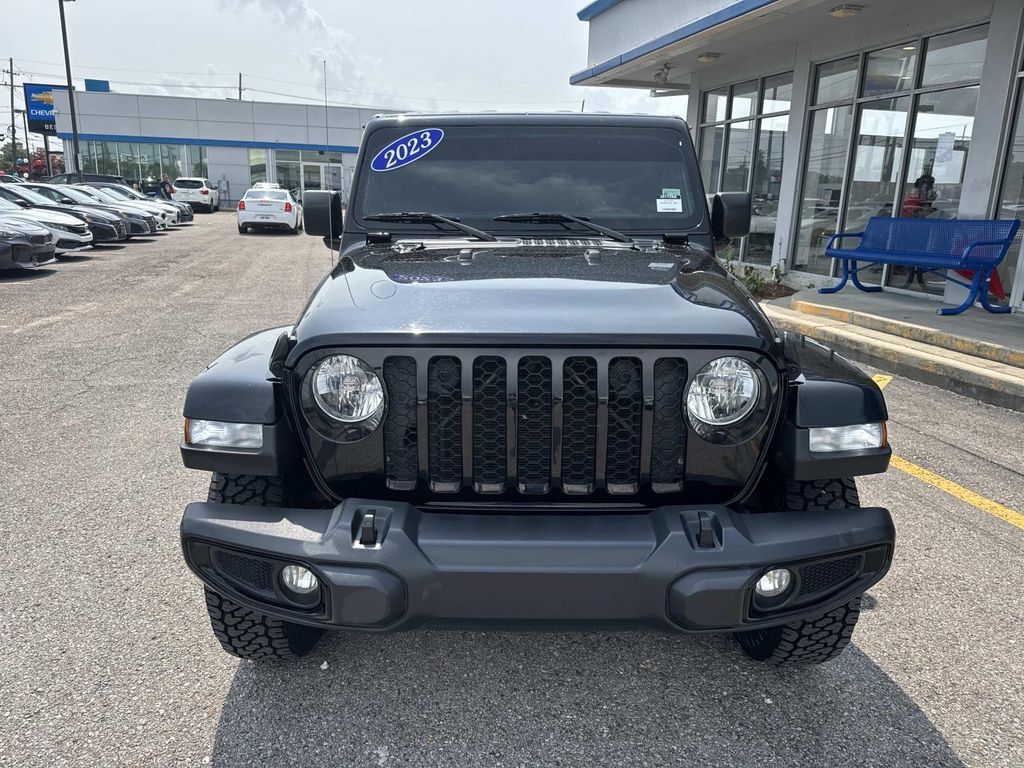 Used 2023 Jeep Gladiator Sport AWD/4WD image 2