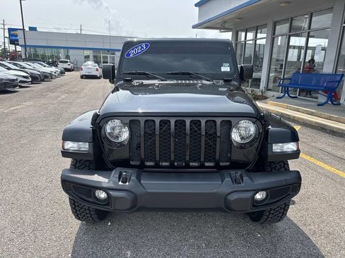 Used 2023 Jeep Gladiator Sport AWD/4WD image 2