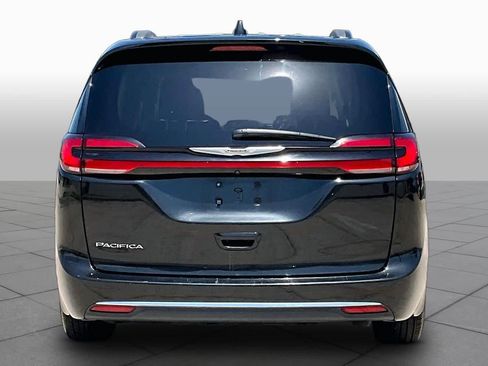 Used 2022 Chrysler Pacifica Touring-L FWD image 5