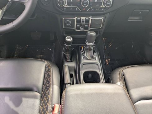 Used 2023 Jeep Wrangler Altitude image 6