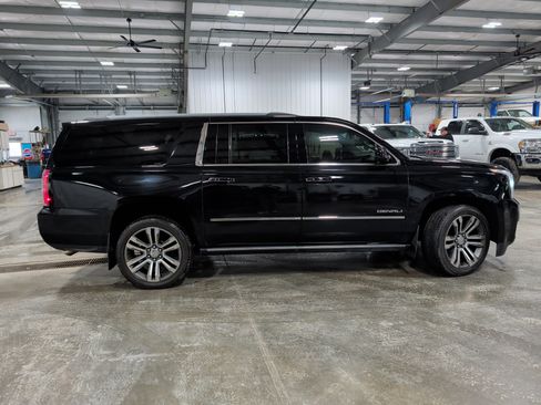 Used 2019 GMC Yukon XL Denali w/ Denali Ultimate Package image 2