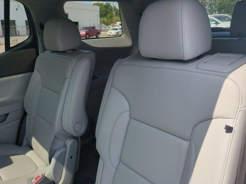 Certified 2023 GMC Acadia SLT w/ Technology Package FWD image 24