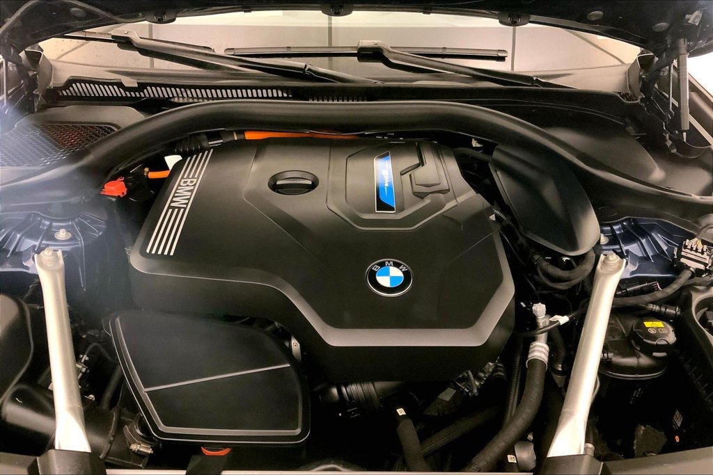 Certified 2023 BMW 530e xDrive w/ Premium Package AWD/4WD image 9
