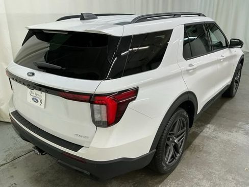 New 2026 Ford Explorer ST-Line w/ ST-Line Street Pack AWD/4WD image 4