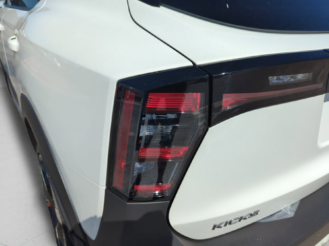 Used 2026 Nissan Kicks SR FWD image 13