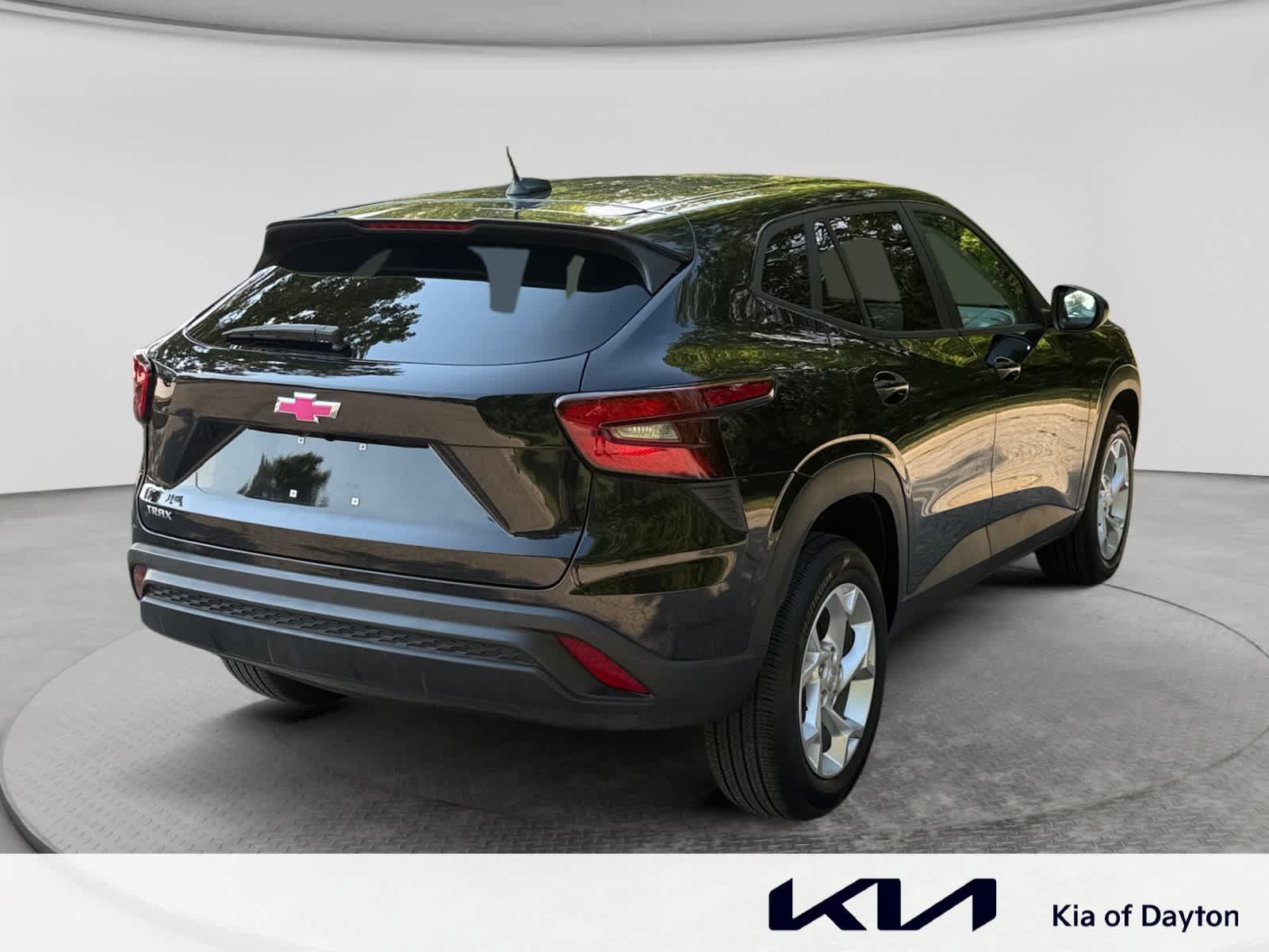 Used 2026 Chevrolet Trax LS w/ LS Convenience Package FWD image 5