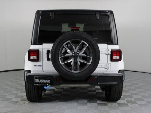 Used 2024 Jeep Wrangler Unlimited image 5