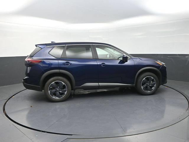 Used 2024 Nissan Rogue SV FWD image 9