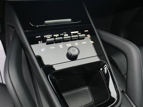 Certified 2025 Porsche Cayenne image 17