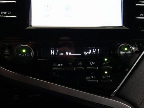 Used 2018 Toyota Camry LE image 22