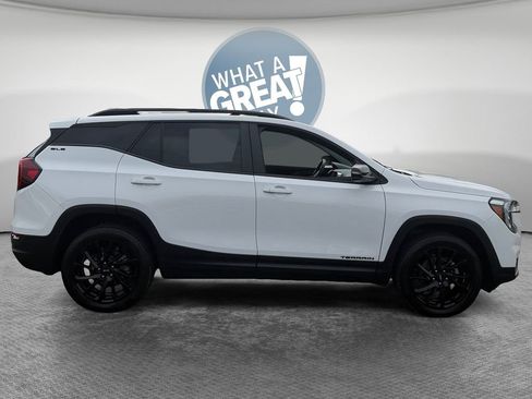 Used 2023 GMC Terrain SLE w/ Driver Convenience Package AWD/4WD image 2
