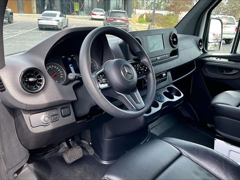 Used 2023 Mercedes-Benz Sprinter 2500 image 18
