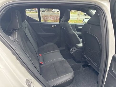 Certified 2025 Volvo XC40 B5 Plus AWD/4WD image 12