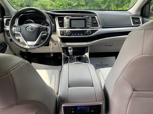 Used 2015 Toyota Highlander Plus AWD/4WD image 16