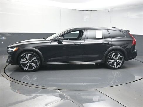 Certified 2024 Volvo V60 B5 Cross Country Plus image 5