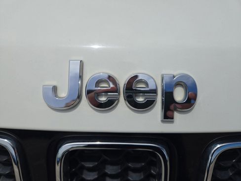 Used 2020 Jeep Compass Limited FWD image 11
