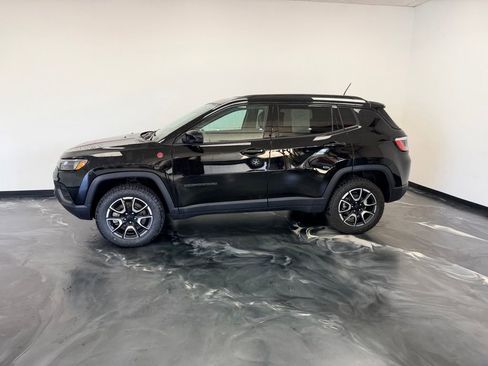 Used 2024 Jeep Compass Trailhawk AWD/4WD image 18