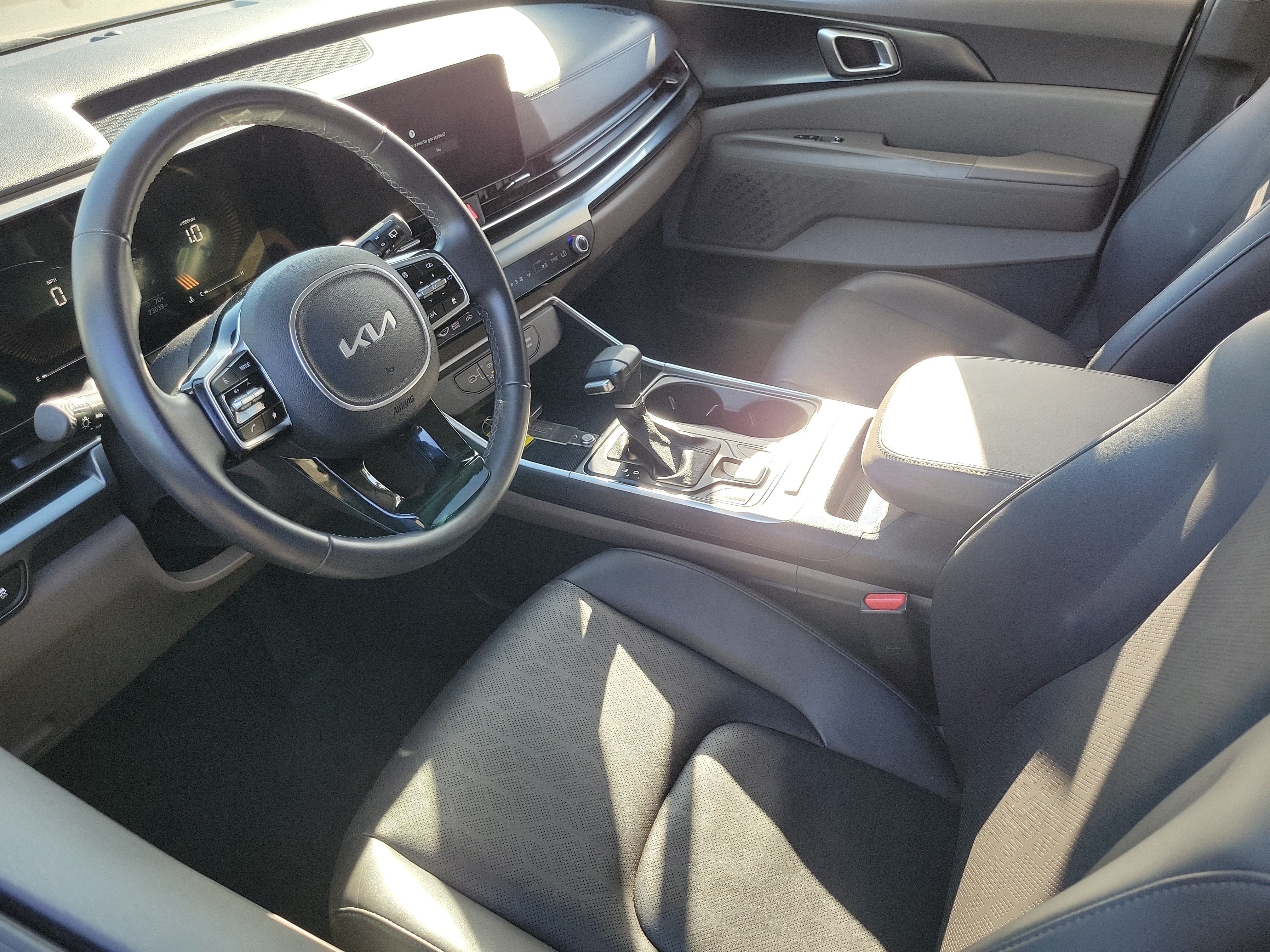 Used 2026 Kia Carnival FWD image 3