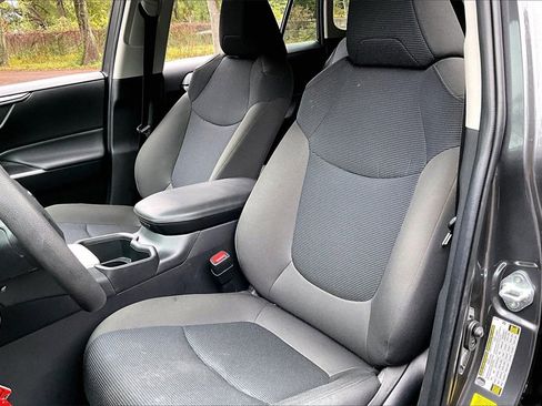 Used 2024 Toyota RAV4 LE image 18