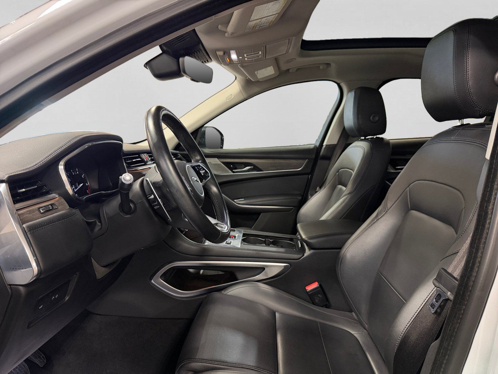 Used 2021 Jaguar F-PACE AWD/4WD image 14