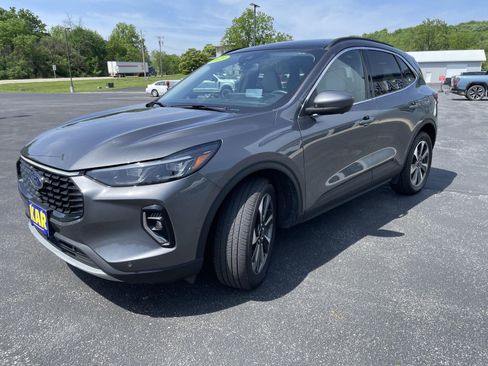 Certified 2023 Ford Escape Platinum w/ Premium Technology Package AWD/4WD image 5