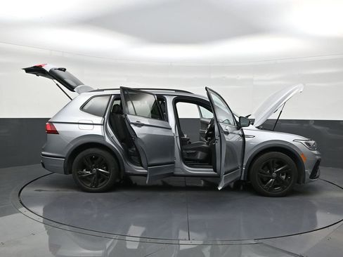 Used 2023 Volkswagen Tiguan SE R-Line FWD image 29