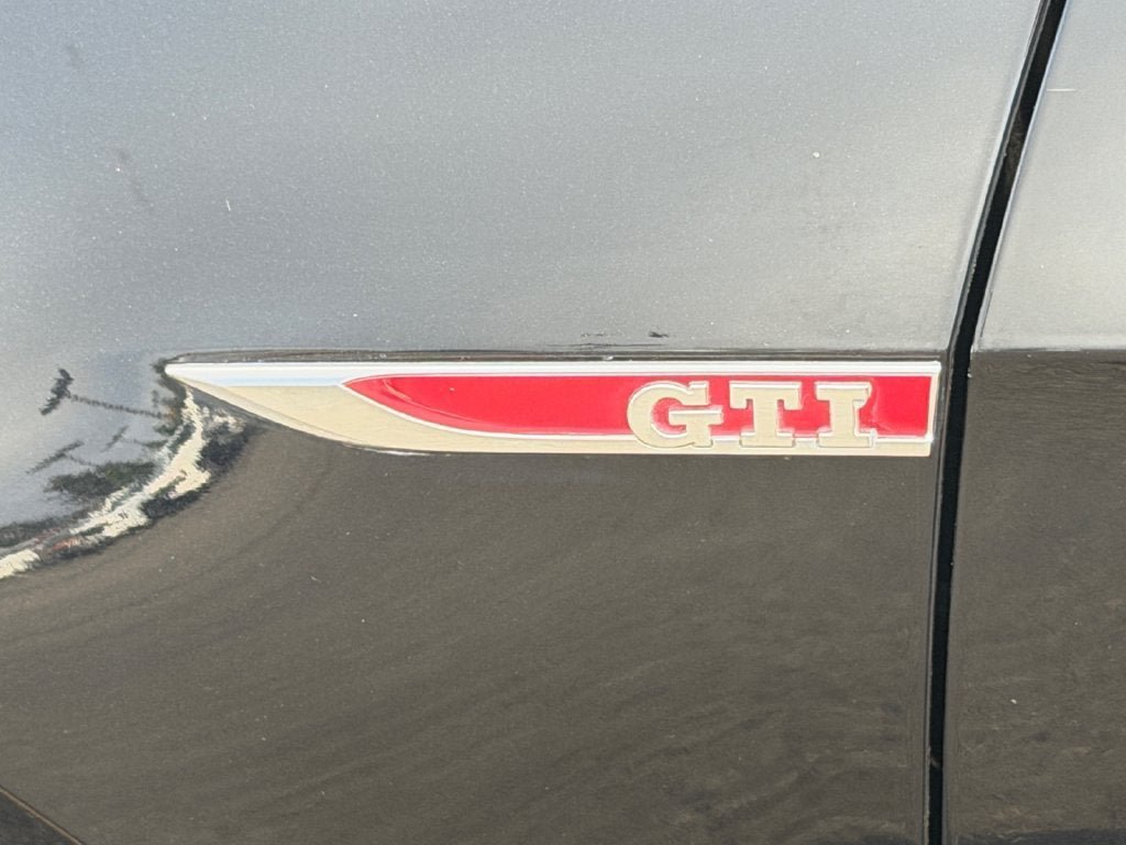 Used 2015 Volkswagen GTI SE FWD image 32