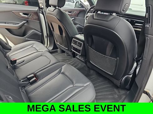 Used 2019 Audi Q8 Premium Plus w/ Premium Plus AWD/4WD image 11
