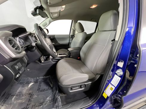 Used 2022 Toyota Tacoma SR5 w/ Technology Package image 19