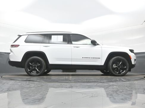 Used 2023 Jeep Grand Cherokee L Laredo AWD/4WD image 34