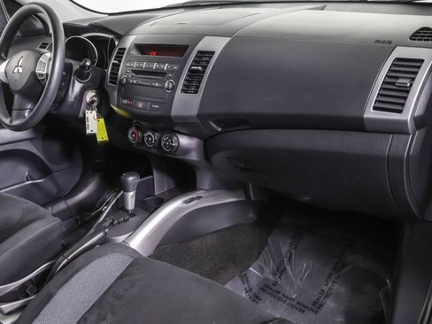 Used 2009 Mitsubishi Outlander ES image 38