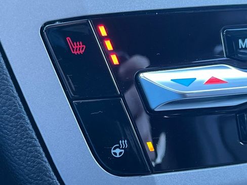 Used 2024 Ford Explorer XLT w/ Equipment Group 202A image 16