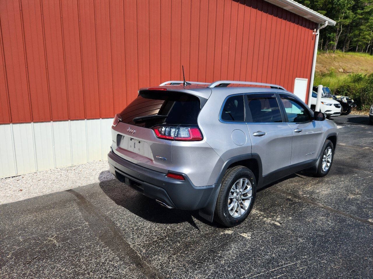 Used 2019 Jeep Cherokee Latitude Plus w/ Cold Weather Group AWD/4WD image 9