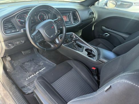 Used 2016 Dodge Challenger SXT RWD image 11