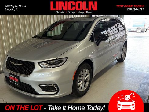 New 2026 Chrysler Pacifica Limited FWD image 1