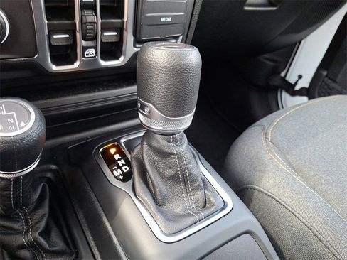 New 2025 Jeep Gladiator Sport image 9