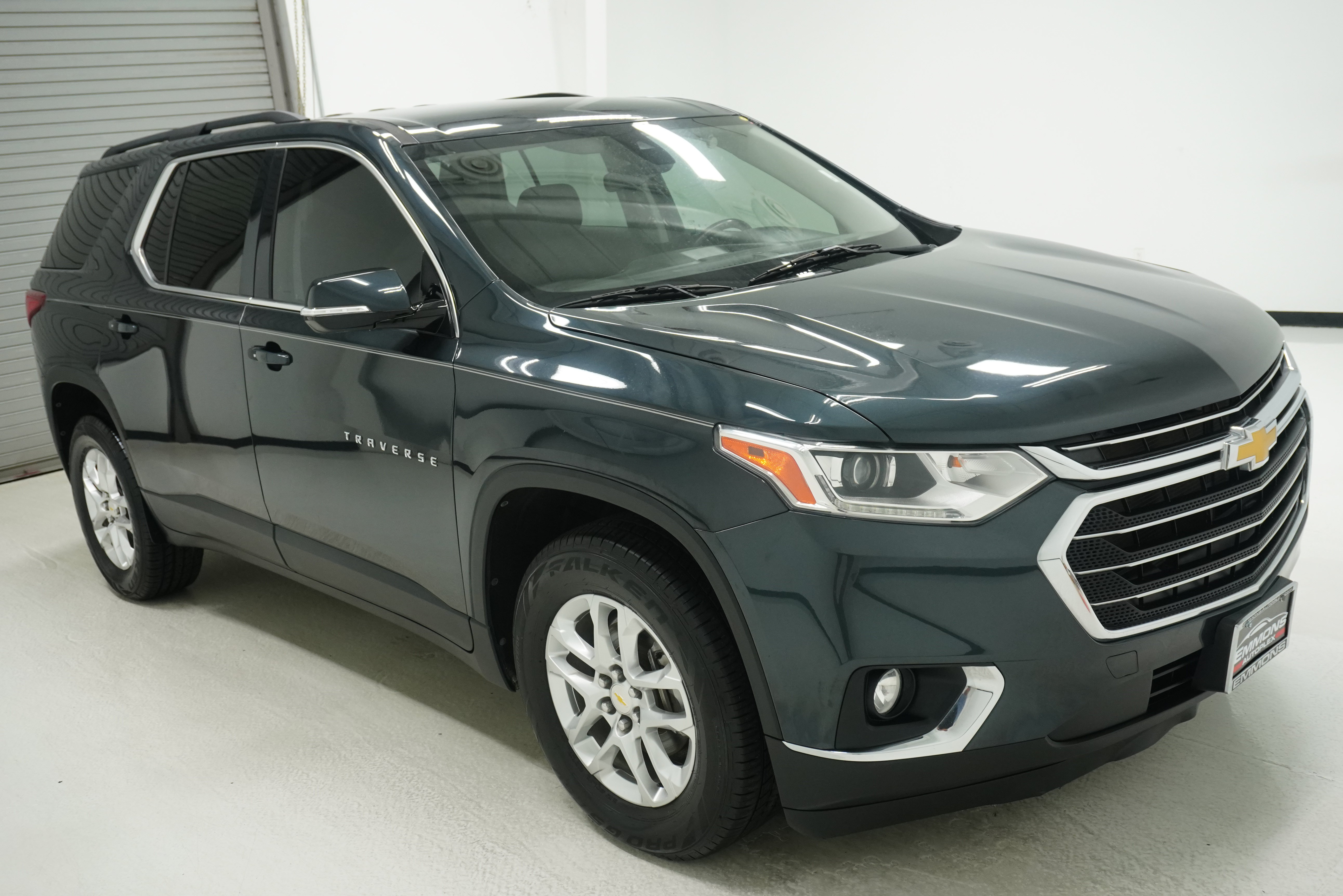 Used 2020 Chevrolet Traverse LT FWD image 2