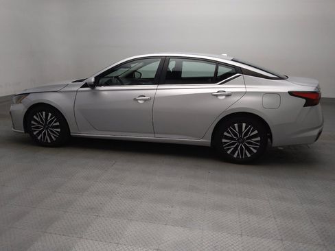 Used 2023 Nissan Altima 2.5 SV FWD image 3