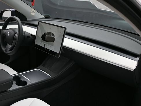 Used 2023 Tesla Model Y Long Range AWD/4WD image 16