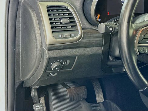 Used 2021 Jeep Grand Cherokee Laredo X image 4