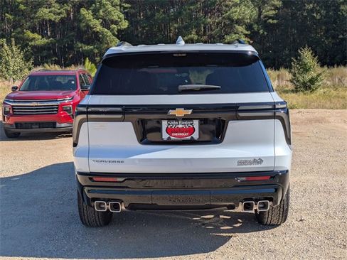 New 2026 Chevrolet Traverse High Country image 3