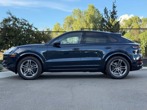Used 2026 Porsche Cayenne E-Hybrid Coupe AWD/4WD image 2