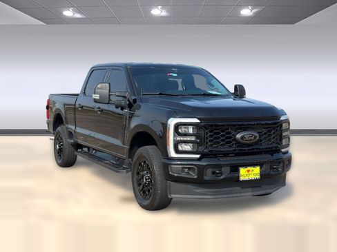 Used 2025 Ford F250 XLT w/ Black Appearance Package AWD/4WD image 7